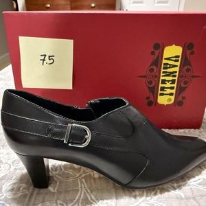Vaneli Valina Black Nappa size 7.5